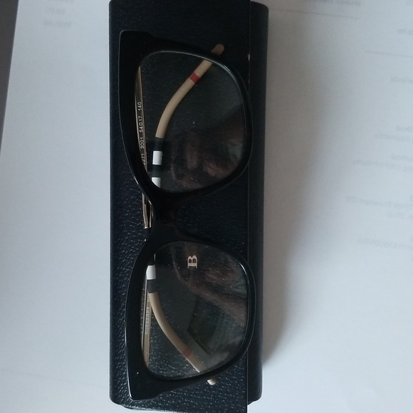 Burberry Made in Italy Eyewear & Case - Picture 14 of 16